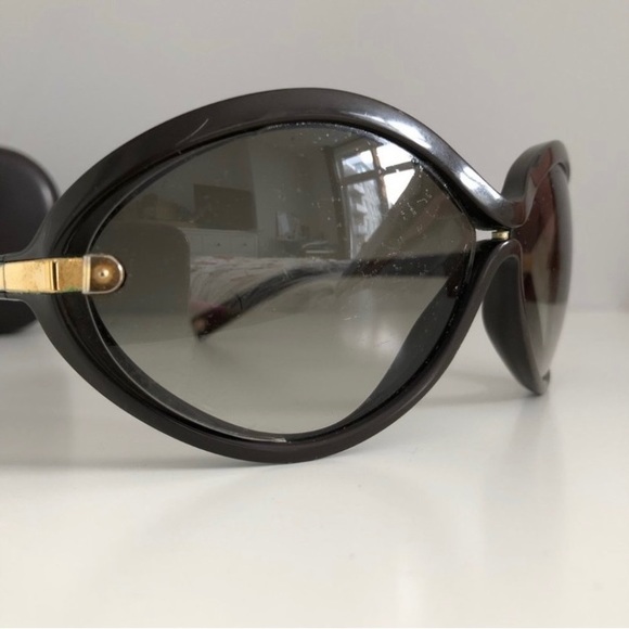 Louis Vuitton Brown Daphne Sunglasses and Case - Picture 6 of 11